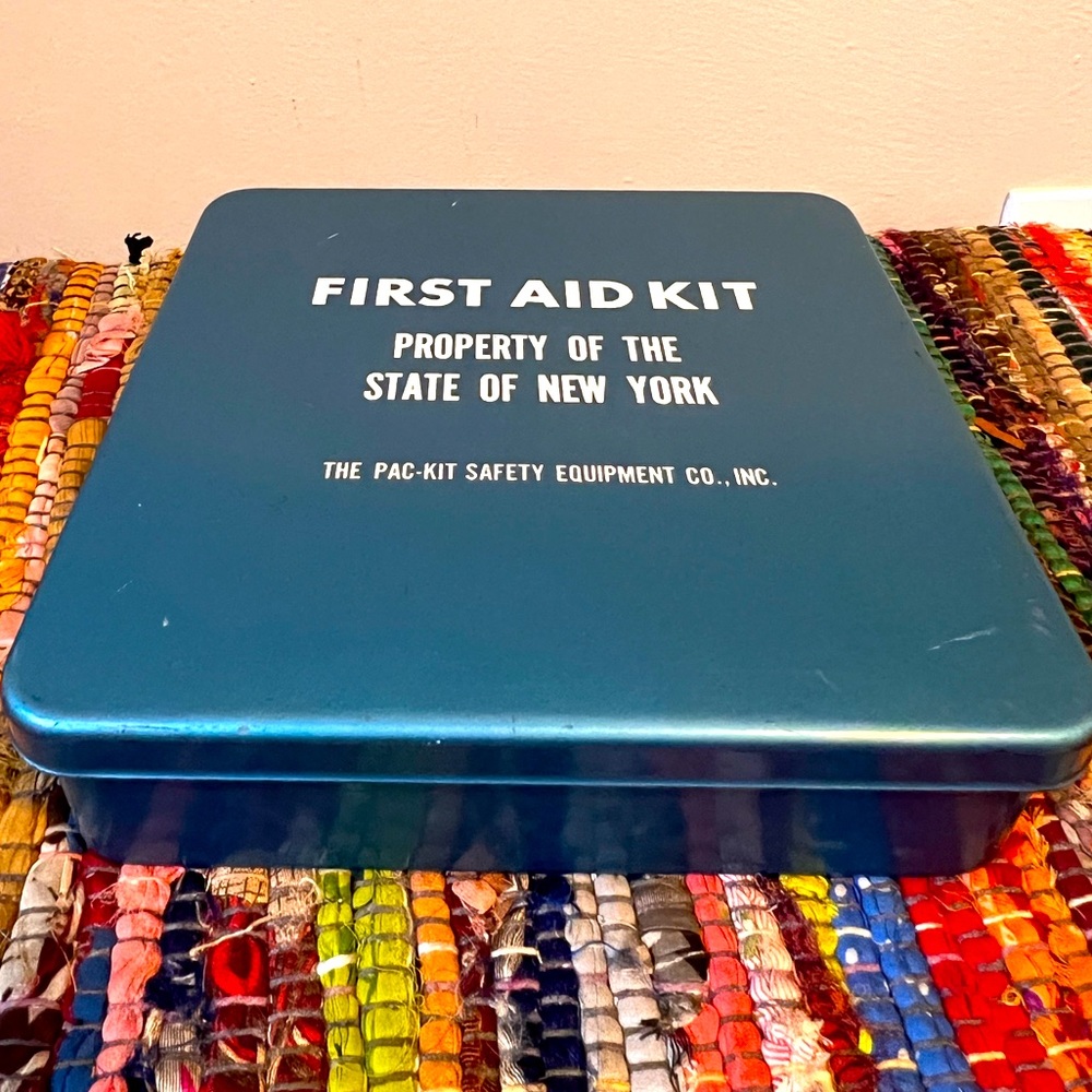 Vintage NEW YORK Department Of Transportation First Aid Kit